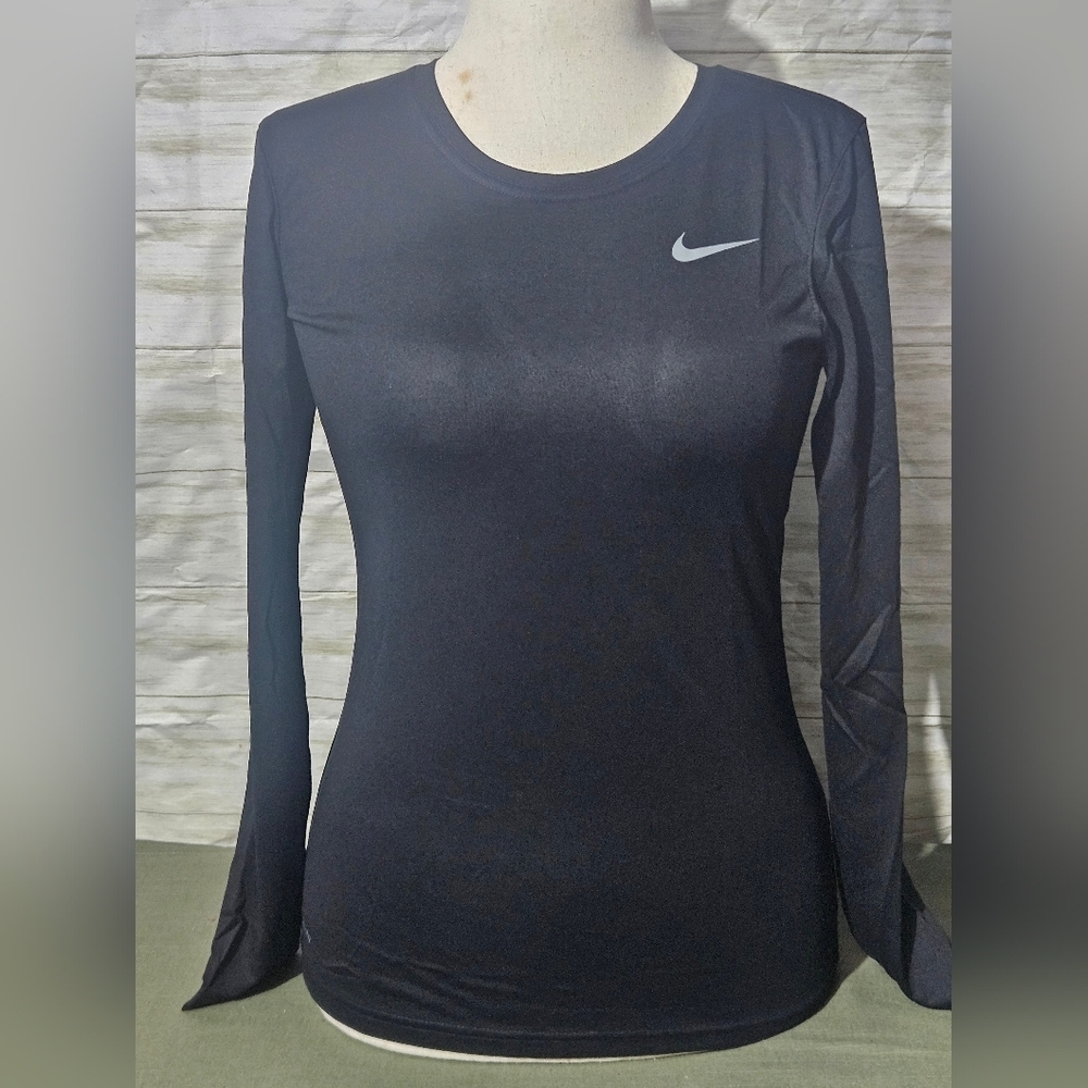 Nike Dry Fit Women's Small Black Long Sleeve Tee - Picture 2 of 9